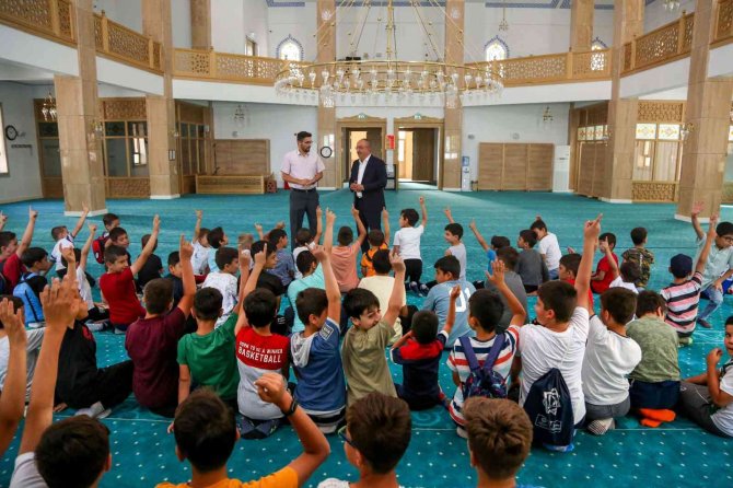 Başkan Kavuş’tan 16 bin çocuğa sürpriz