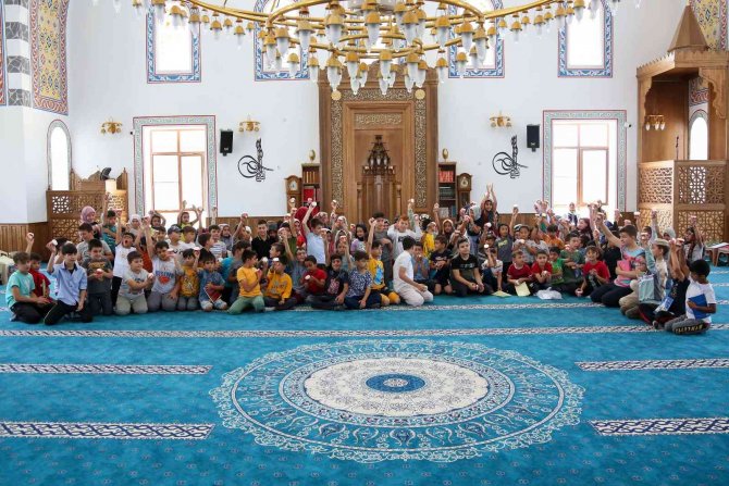 Başkan Kavuş’tan 16 bin çocuğa sürpriz