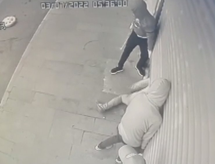 Beyoğlu'nda marketten 400 karton sigara çalan şüphelilerden 2'si yakalandı