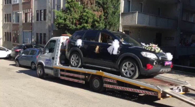 Cip arızalanınca çekici üzerinde gelin almaya gitti
