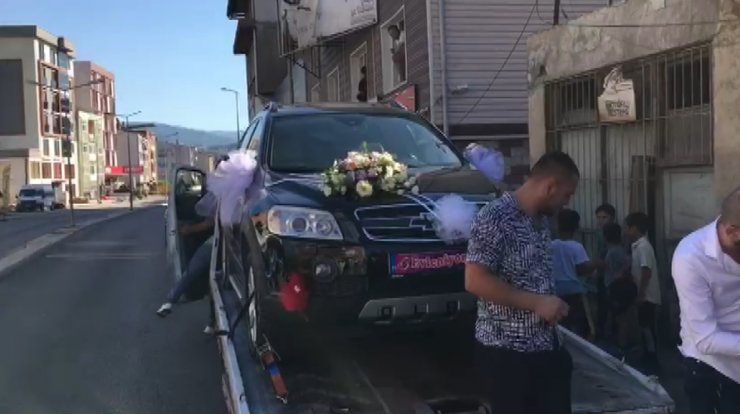 Cip arızalanınca çekici üzerinde gelin almaya gitti