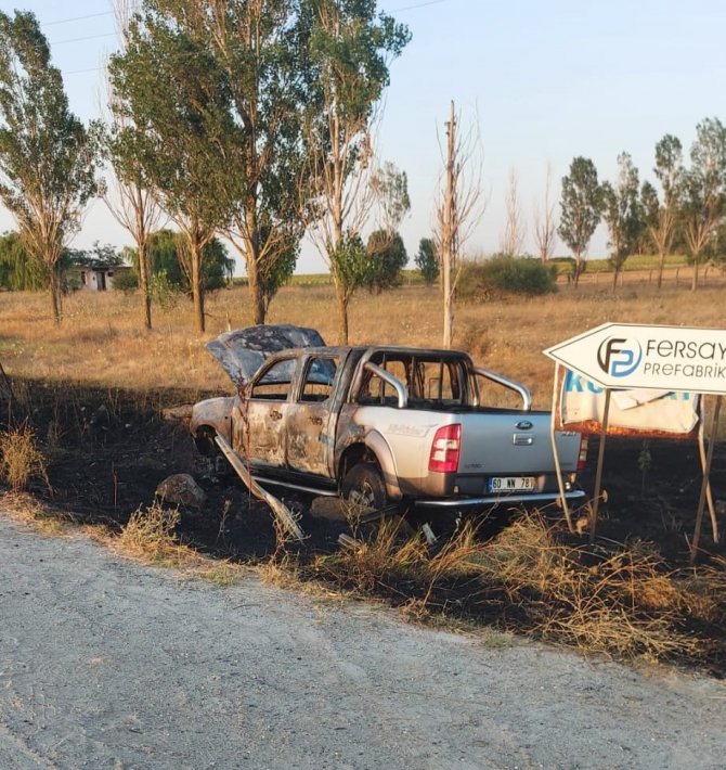 Çorlu’da arızalanan araç alev aldı