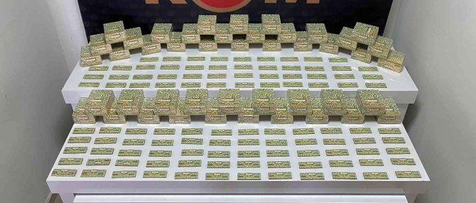 Denizli’de 10 binlerce kaçak tütün malzemesi ele geçirildi