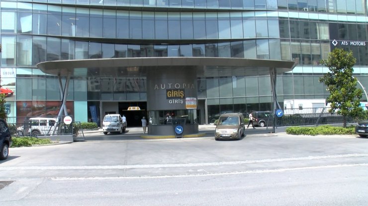 Esenyurt'ta oto galericiler sitesinde silahlı kavga; 1 ölü