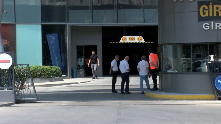 Esenyurt'ta oto galericiler sitesinde silahlı kavga; 1 ölü