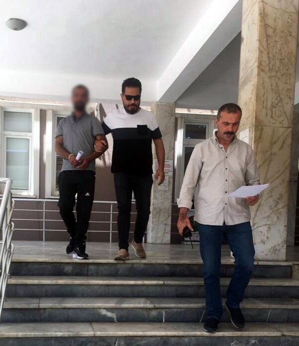 Evlerden hırsızlık yaparken kameralara yakalandı