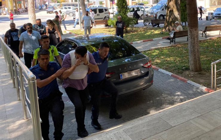 Fabrika kasasını soyan 4 şüpheli, 97 saatlik görüntü incelenip yakalandı