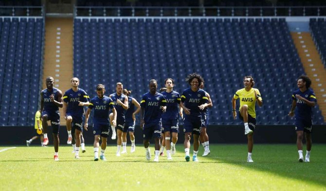 Fenerbahçe, Dinamo Kiev maçına statta çalıştı