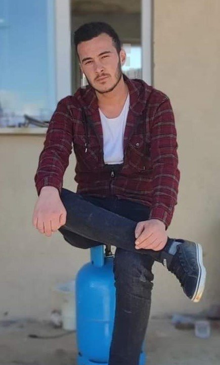 Genç sürücüye mezar olan otomobil aydınlatma direğine böyle çarptı