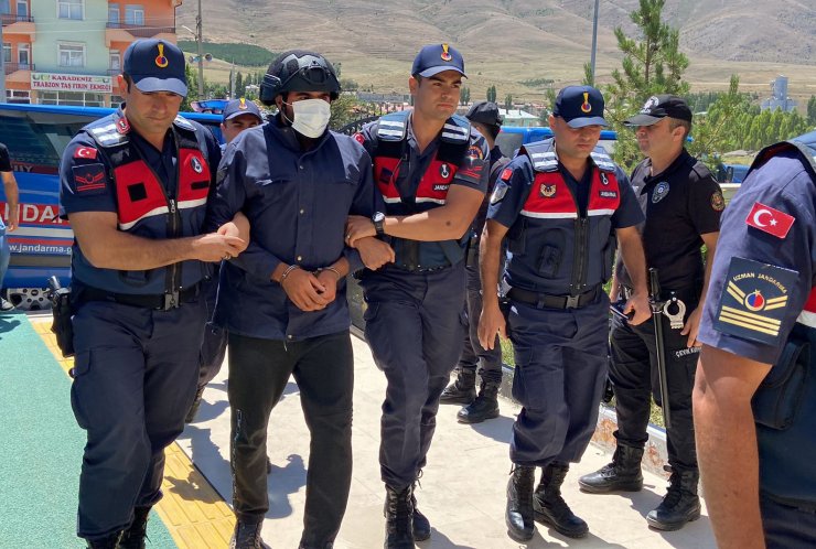 Hırsız sandığı 3 kişiyi öldüren çoban adliyede