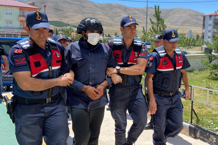 Hırsız sandığı 3 kişiyi öldüren çoban adliyede