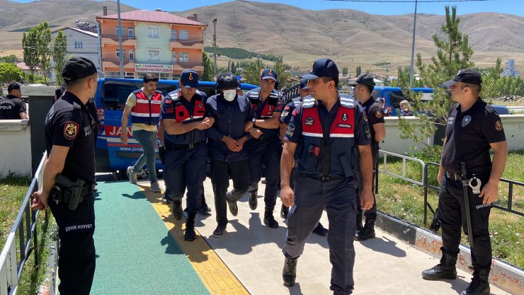 Hırsız sandığı 3 kişiyi öldüren çoban adliyede