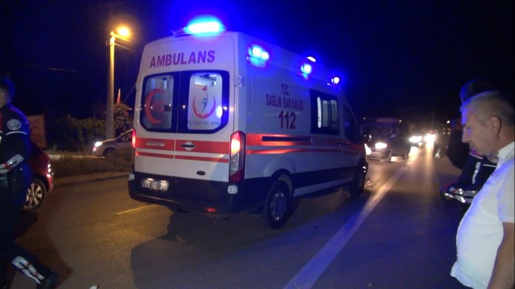 İki otomobile çarpan motosiklet sürücüsü ağır yaralandı