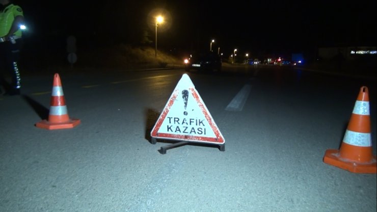 İki otomobile çarpan motosiklet sürücüsü ağır yaralandı