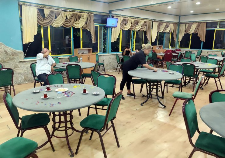 İzmir'de 2 kahveye kumar baskını; 82 kişiye 149 bin lira ceza