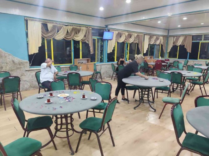 İzmir’de kahvehaneye kumar baskınında ceza yağdı