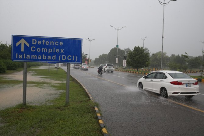 Pakistan'da muson yağmurları nedeniyle ölenlerin sayısı 298'e yükseldi