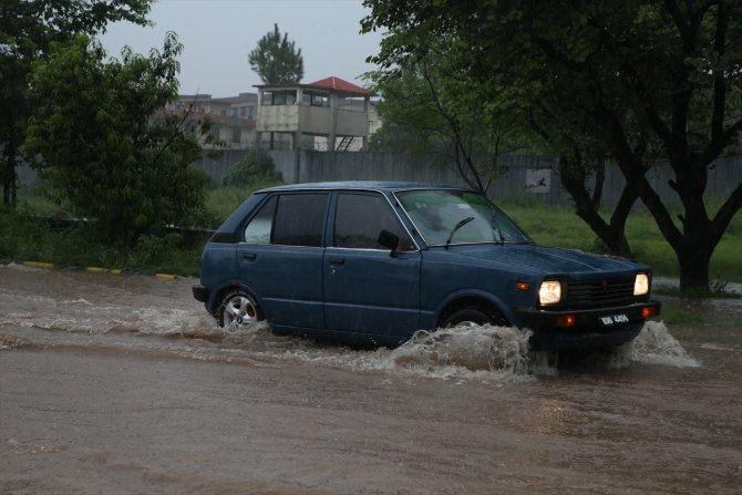 Pakistan'da muson yağmurları nedeniyle ölenlerin sayısı 298'e yükseldi