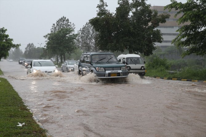 Pakistan'da muson yağmurları nedeniyle ölenlerin sayısı 298'e yükseldi