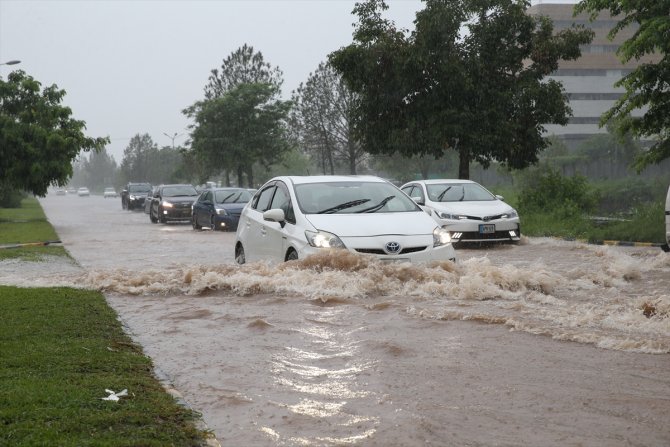 Pakistan'da muson yağmurları nedeniyle ölenlerin sayısı 298'e yükseldi