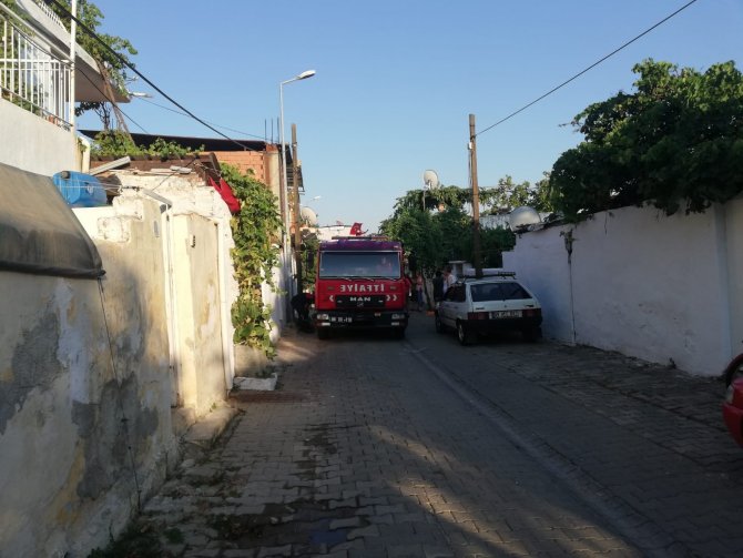 Ocakta unutulan yemek evi yakıyordu