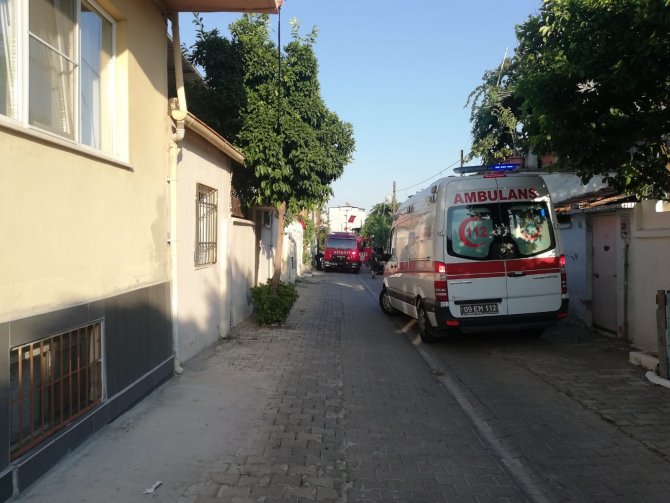 Ocakta unutulan yemek evi yakıyordu