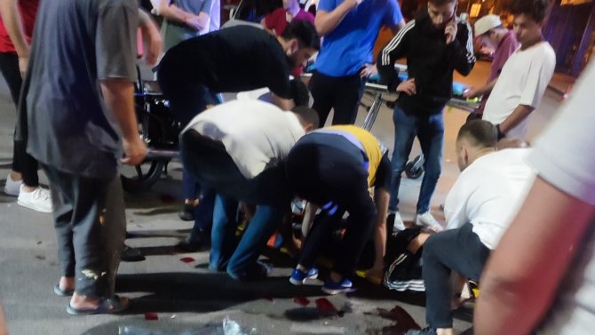 Otomobile çarpan motosikletli yaralandı