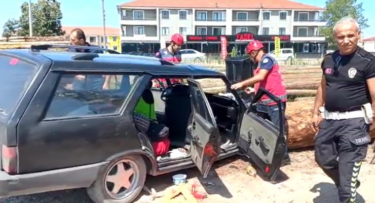 Polisten kaçarken tomruklara çarptı: 3 yaralı