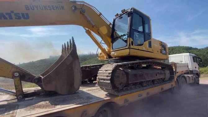 Sakarya’da ormanlık alanda çıkan yangın kısmen kontrol altına alındı