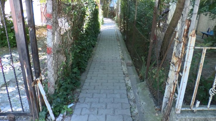 Takip ettiği kadını sırtından 3 kez bıçakladı 