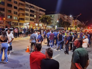 Yolun karşısına geçerken otomobilin çarptığı yaya yaralandı