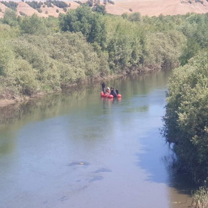 150 kişilik ekip, Murat Nehri’nde kaybolan vatandaşı arıyor