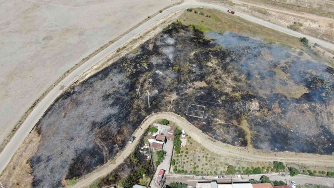 Alevleri yerleşim yerlerine sıçramadan söndürdüler..