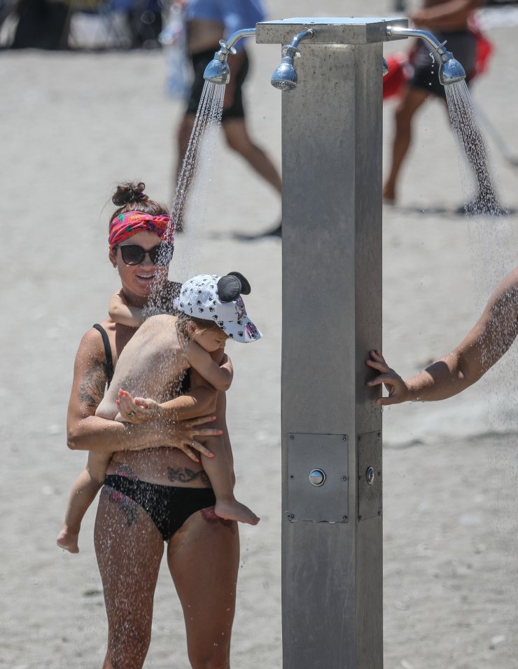 Antalya’da yılın en sıcak günü yaşandı