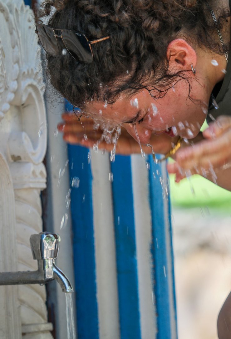 Antalya’da yılın en sıcak günü yaşandı