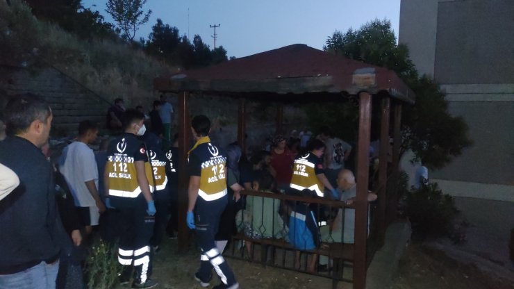 Apartmanın 5'inci katında çıkan yangın söndürüldü