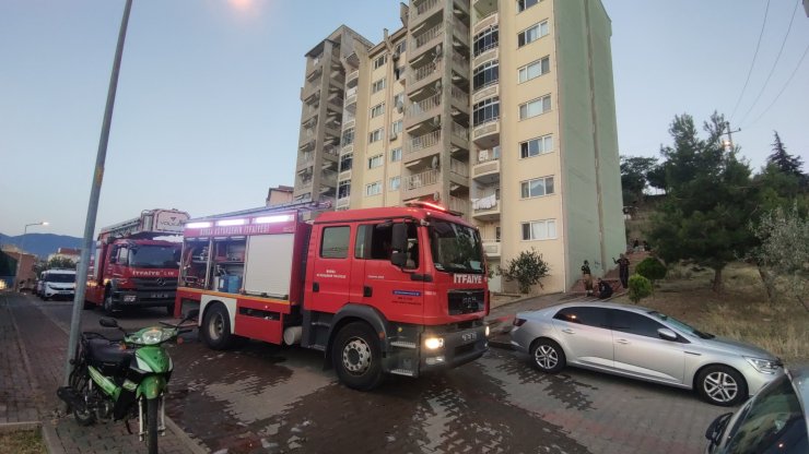 Apartmanın 5'inci katında çıkan yangın söndürüldü