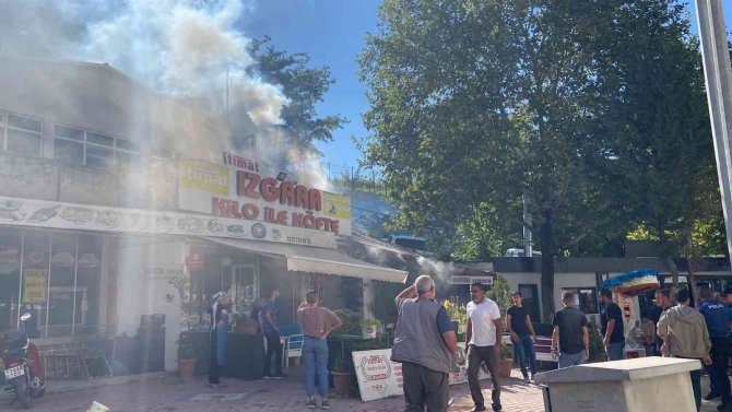 Bilecik’te bir işyerinin bacasında çıkan yangın korkuttu