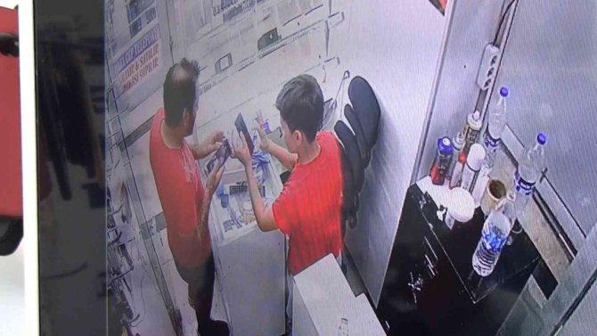 Cep telefonu hırsızı, küçük çocuğu gözyaşlarına boğdu