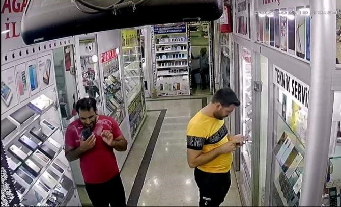 Cep telefonu hırsızı, küçük çocuğu gözyaşlarına boğdu