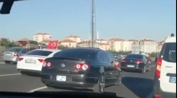 Düğün konvoyuna 'çakarlı' otomobille katılan 8 şoföre para cezası uygulandı