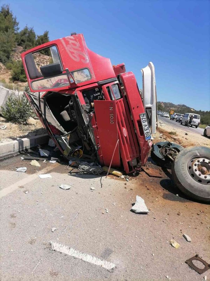 Freni patlayan kamyondan fırlayan sürücü hayatını kaybetti
