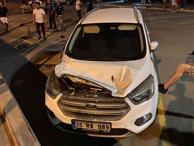 İzmir’de hızını alamayan araç takla attı: 2 yaralı