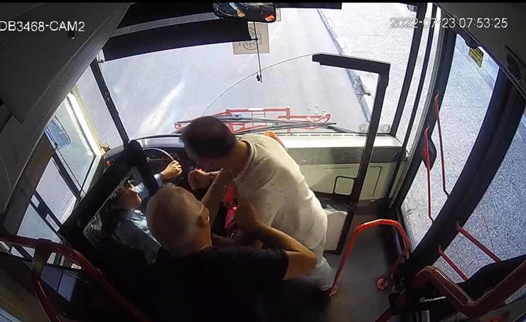 Kadın otobüs şoförünü darbeden şüpheli tutuklandı