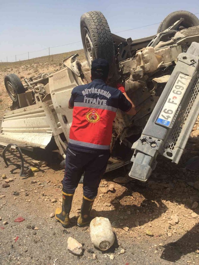 Kamyonet takla attı: 3 yaralı