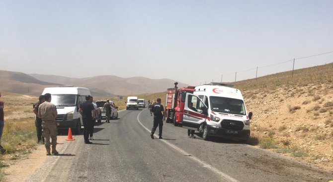 Kamyonet takla attı: 3 yaralı