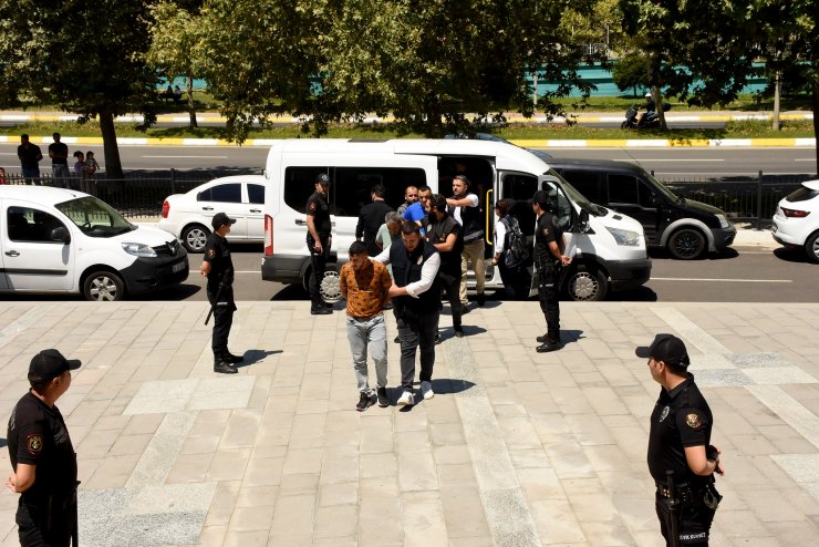 Kavgaya müdahale eden mahalle bekçisinin yaralanmasında 14 gözaltı