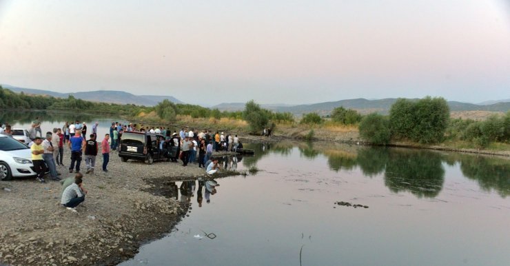 Nehirde kaybolan oto tamircisini arama çalışmaları sürüyor