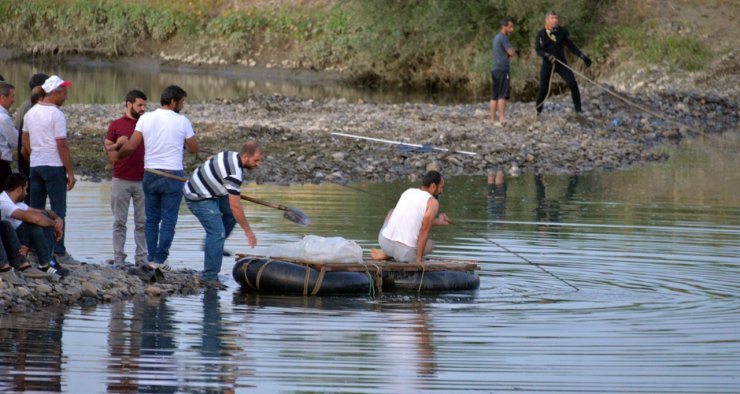 Nehirde kaybolan oto tamircisini arama çalışmaları sürüyor
