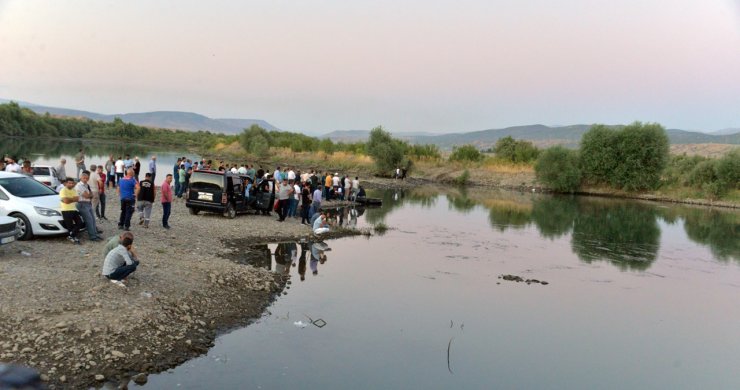 Nehirde kaybolan oto tamircisini arama çalışmaları sürüyor